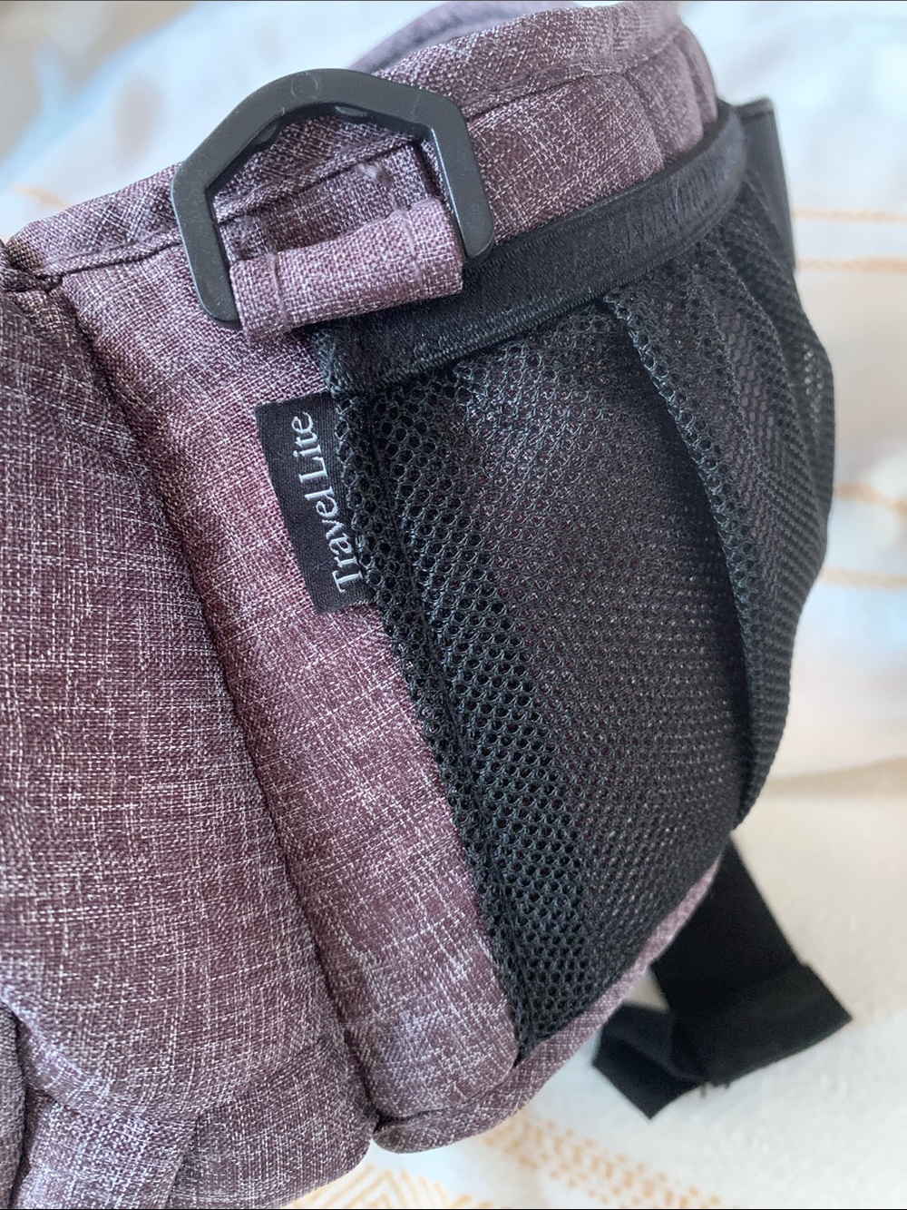 Tushbaby Travel Lite Hip Seat Carrier in Charcoal - Picture 10 of 10
